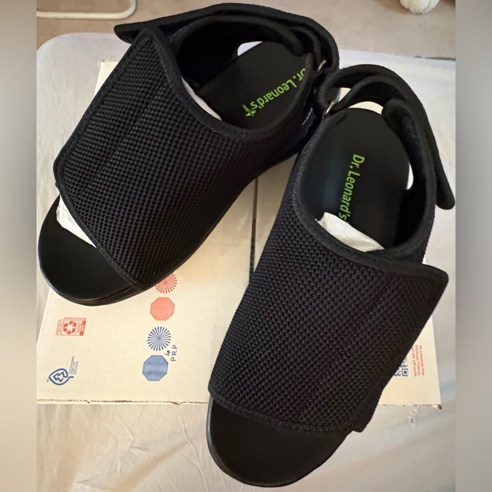 NEW-11 Dr.Leonard sandals
Extra wide- adjustable
All Day circulation improvement